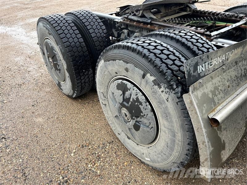International LT62F 6x4 T/A Sleeper Truck Tractor (Inoperable) Влекачи