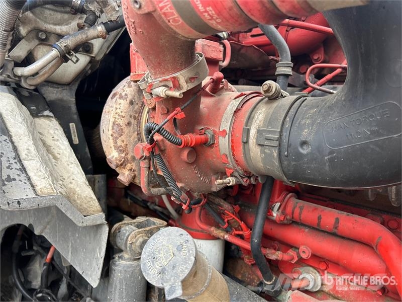 International LT62F 6x4 T/A Sleeper Truck Tractor (Inoperable) Влекачи