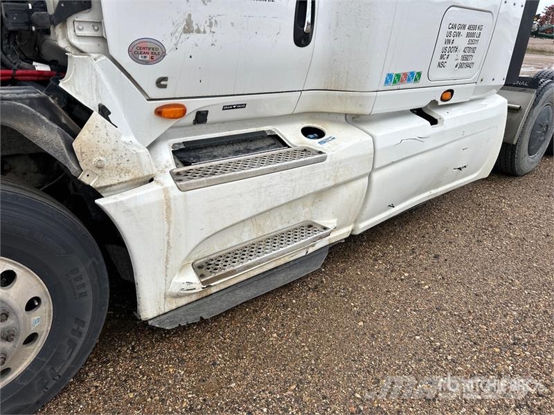 International LT62F 6x4 T/A Sleeper Truck Tractor (Inoperable) Влекачи