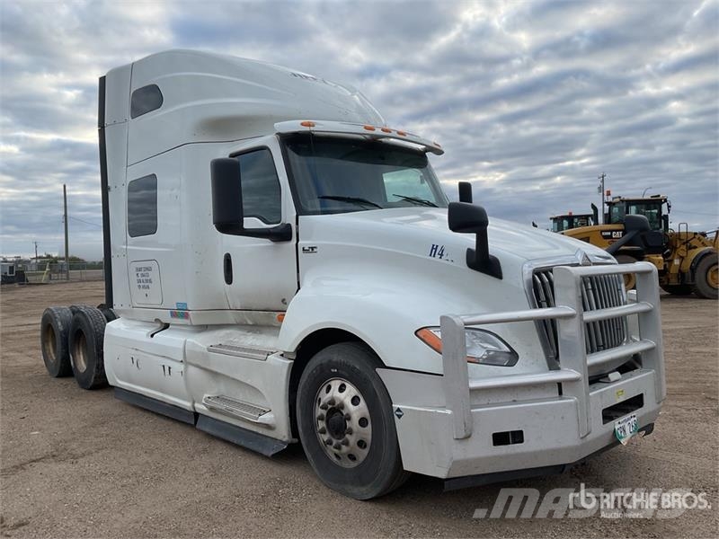 International LT62F S/A Sleeper Truck Tractor Truck Tractor Units