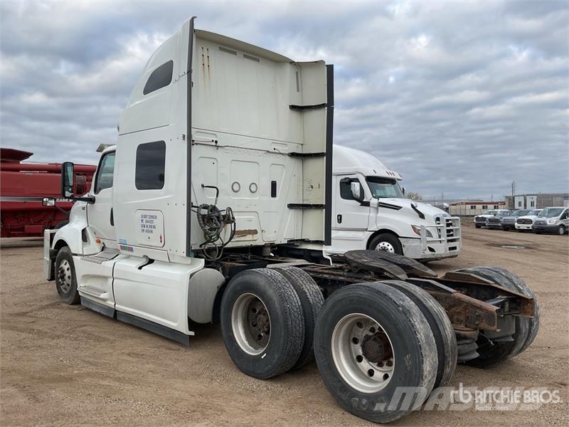 International LT62F S/A Sleeper Truck Tractor Truck Tractor Units