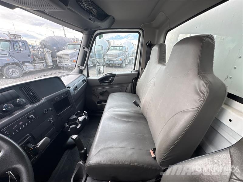 International MV 607 4x2 Freight Van Truck Furgons
