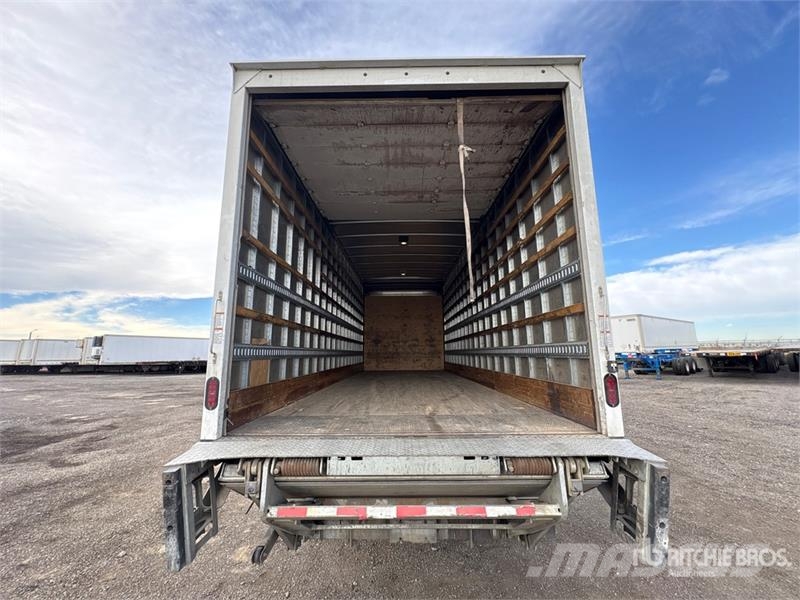 International MV 607 4x2 Freight Van Truck Furgons