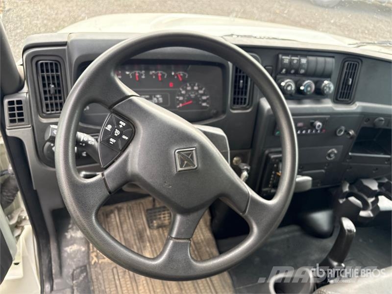 International MV 607 4x2 Freight Van Truck Furgons