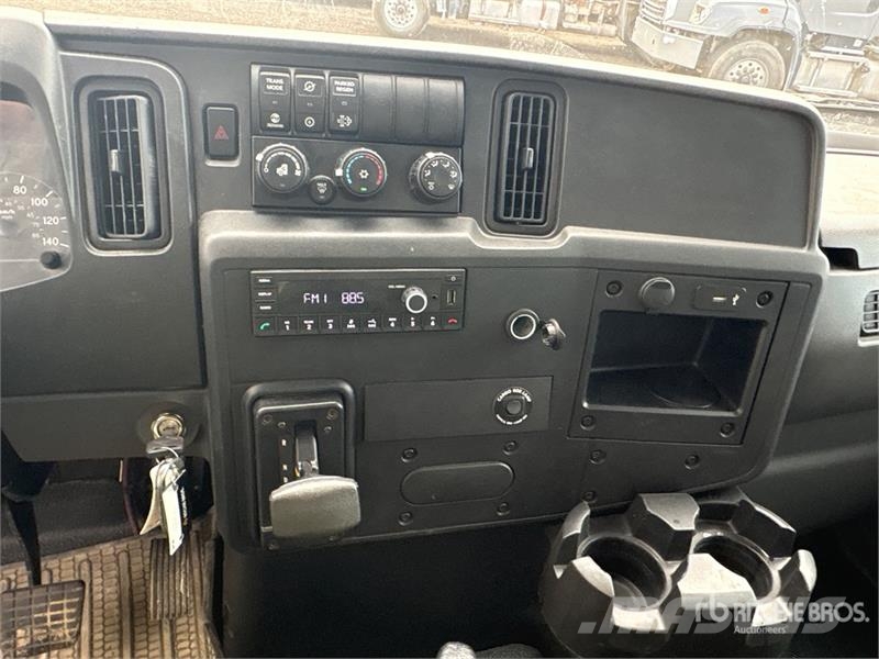 International MV 607 4x2 Freight Van Truck Furgons