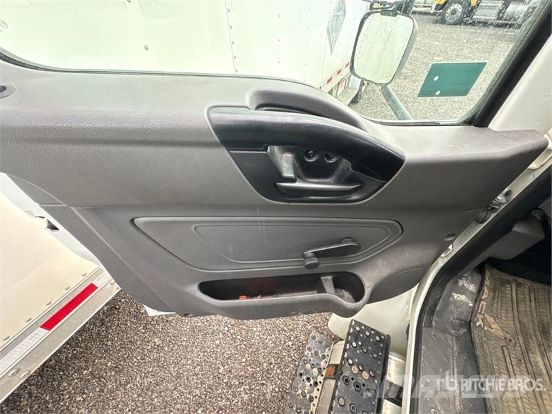 International MV 607 4x2 Freight Van Truck Furgons