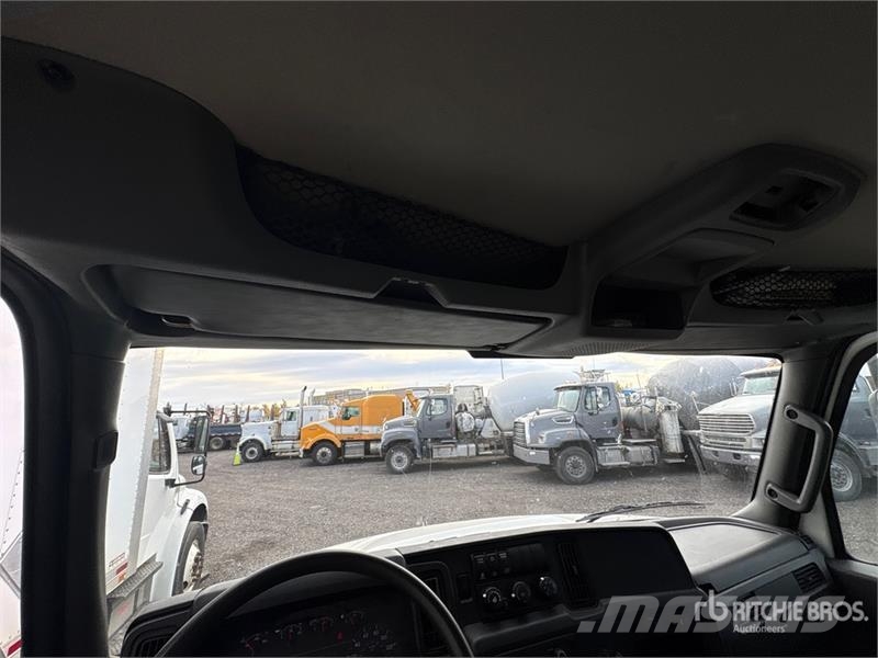 International MV 607 4x2 Freight Van Truck Furgons