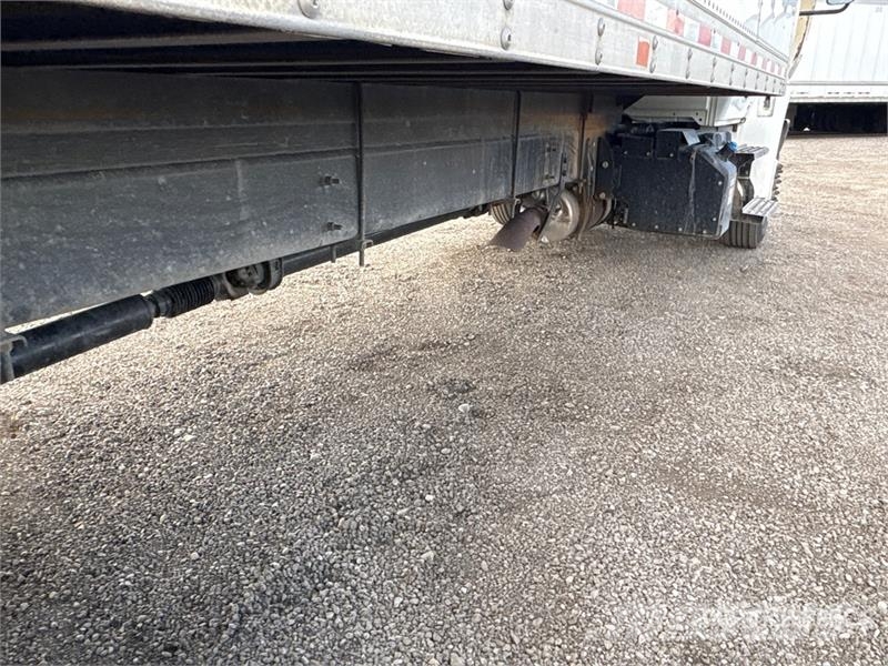International MV 607 4x2 Freight Van Truck Furgons