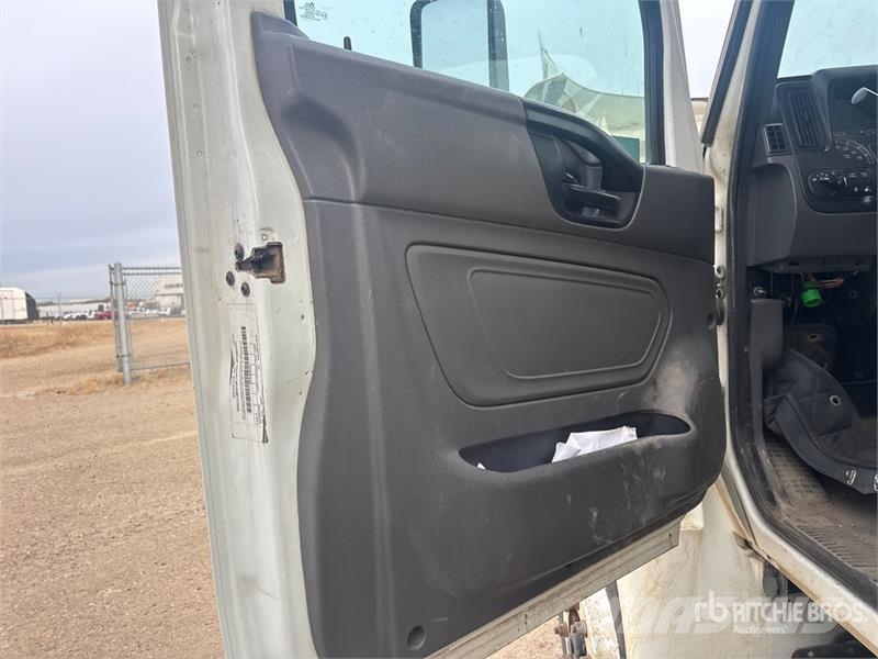 International MV607 4x2 Van Truck Camion cassonati