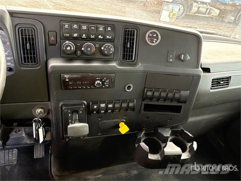 International MV607 4x2 Freight Van Truck Furgons