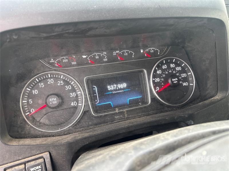 International MV607 4x2 Van Truck Camion cassonati