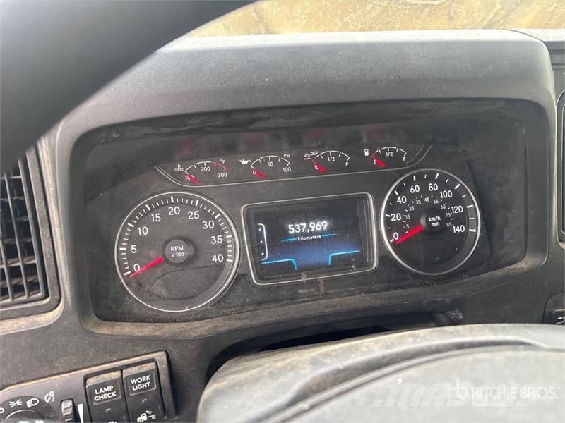 International MV607 4x2 Van Truck Camion cassonati