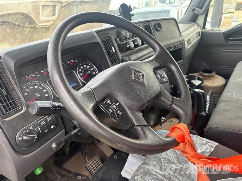 International MV607 4x2 Van Truck Camion cassonati