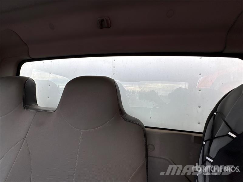 International MV607 4x2 Freight Van Truck Furgons