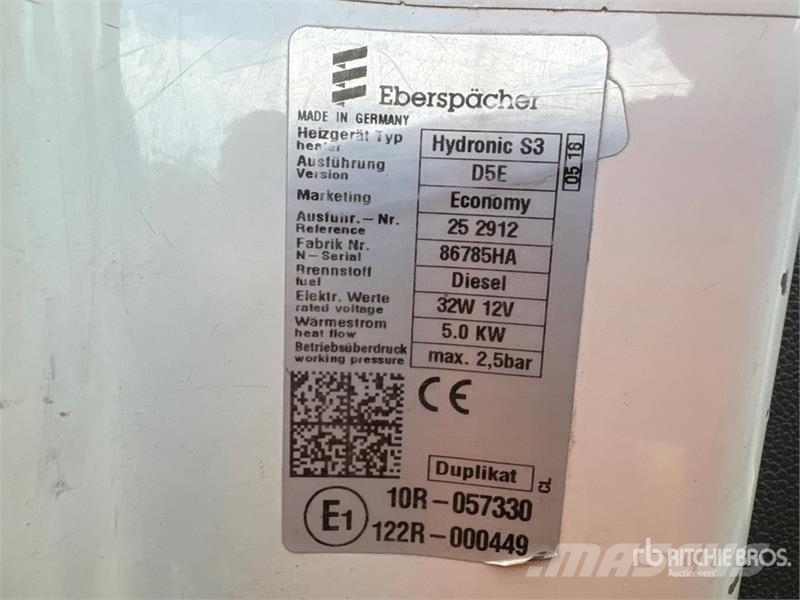International MV607 4x2 Freight Van Truck Furgons