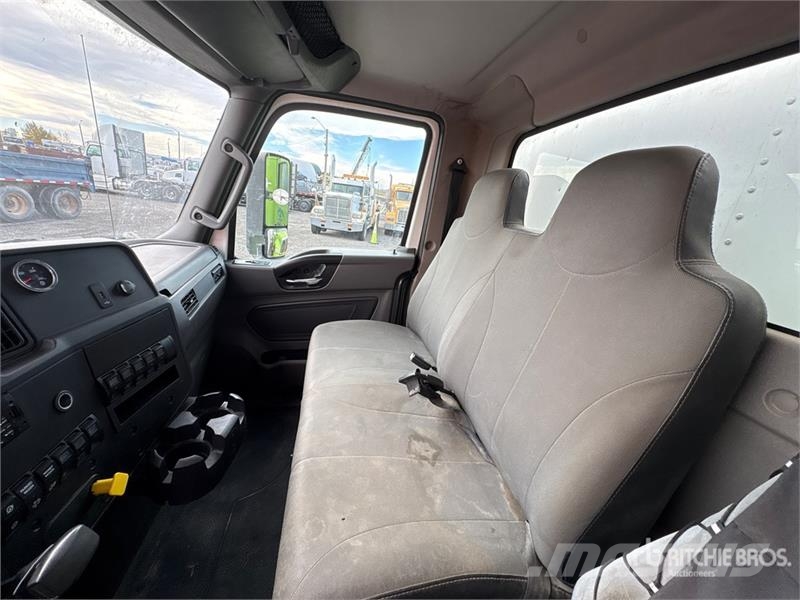 International MV607 4x2 Freight Van Truck Furgons