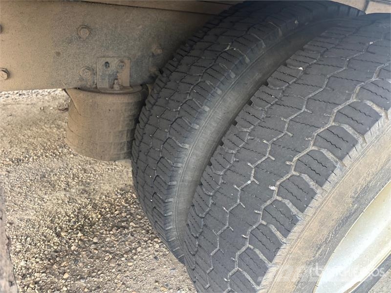 International MV607 4x2 Van Truck Camion cassonati