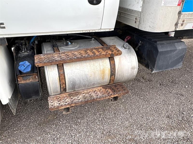 International MV607 4x2 Freight Van Truck Furgons