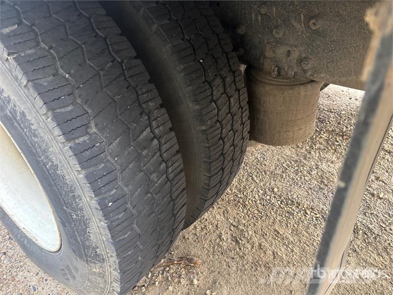 International MV607 4x2 Van Truck Camion cassonati