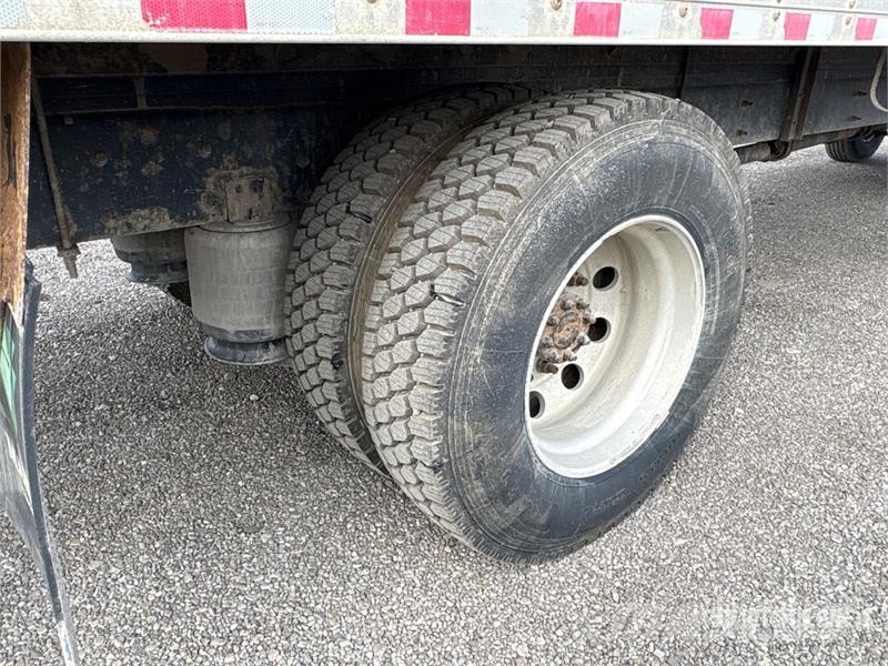 International MV607 4x2 Freight Van Truck Furgons