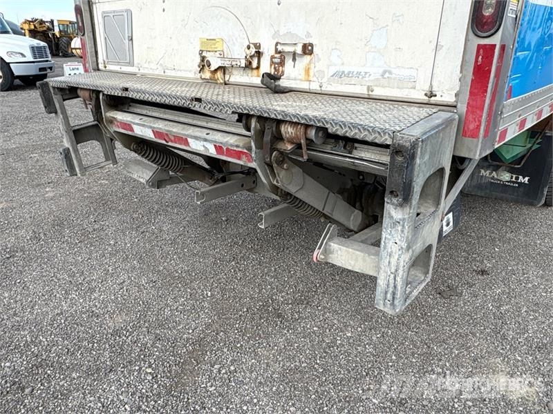 International MV607 4x2 Freight Van Truck Furgons