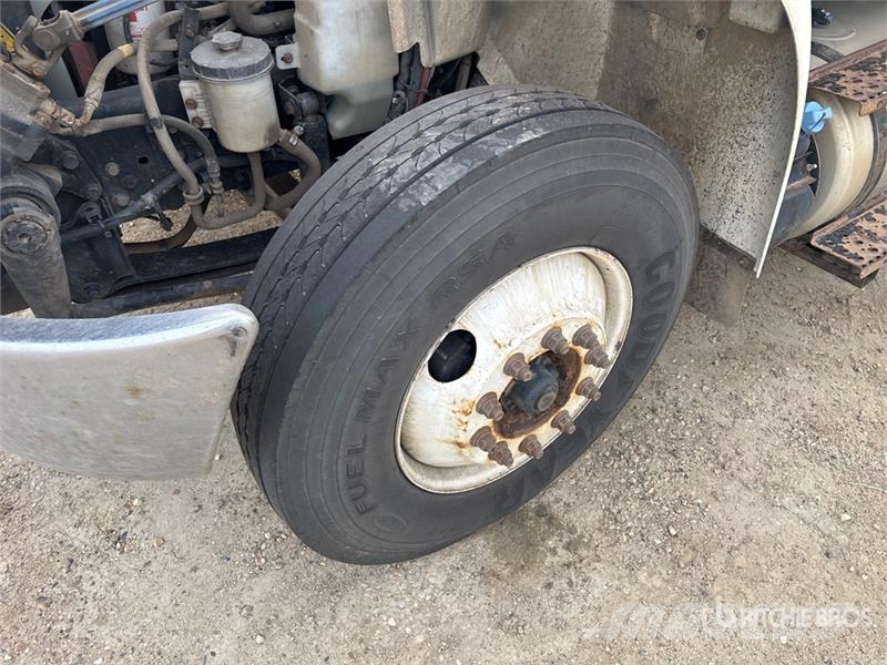 International MV607 4x2 Van Truck Camion cassonati