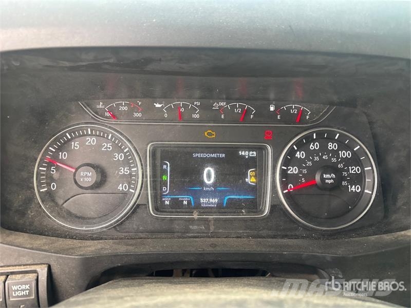 International MV607 4x2 Van Truck Camion cassonati