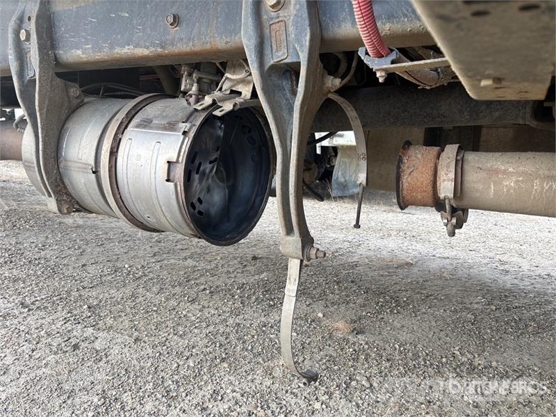 International MV607 4x2 Van Truck Camion cassonati
