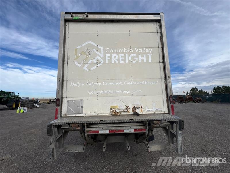 International MV607 4x2 Freight Van Truck Furgons