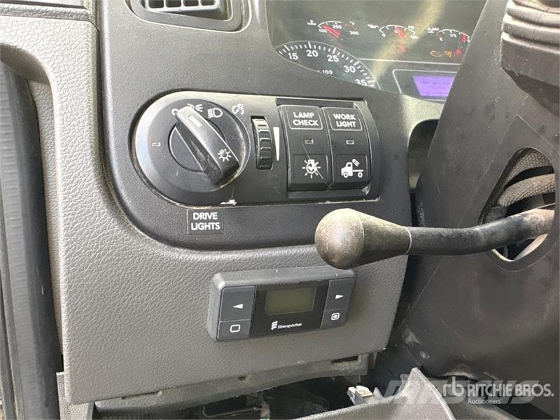International MV607 4x2 Freight Van Truck Furgons