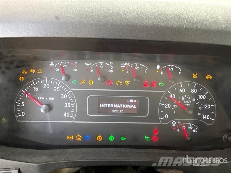 International MV607 4x2 Freight Van Truck Furgons