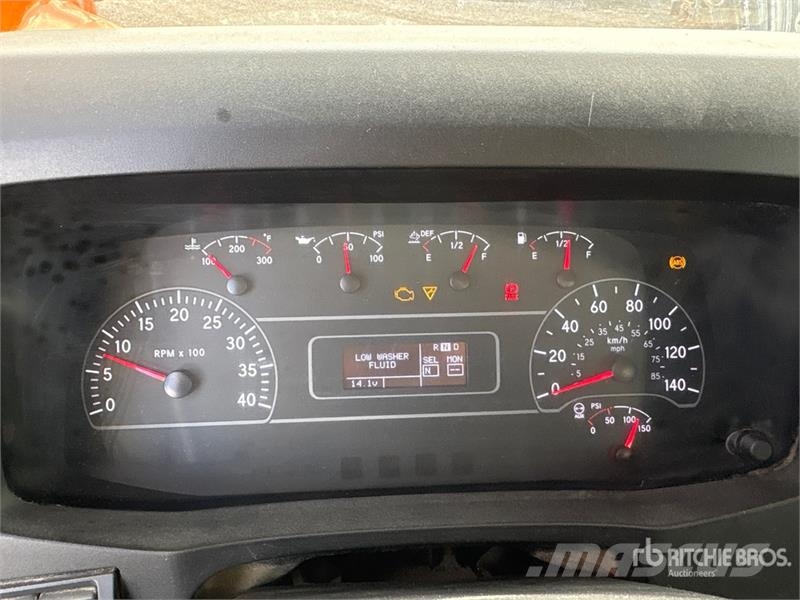 International MV607 4x2 Freight Van Truck Furgons