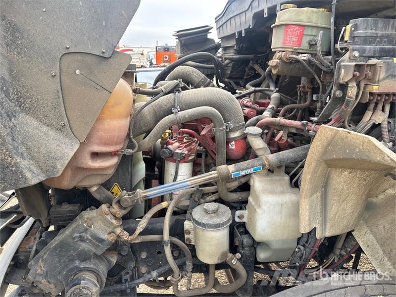 International MV607 4x2 Van Truck Camion cassonati