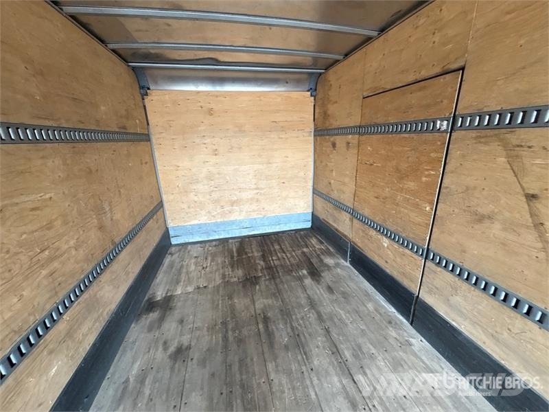 International MV607 4x2 Freight Van Truck Furgons