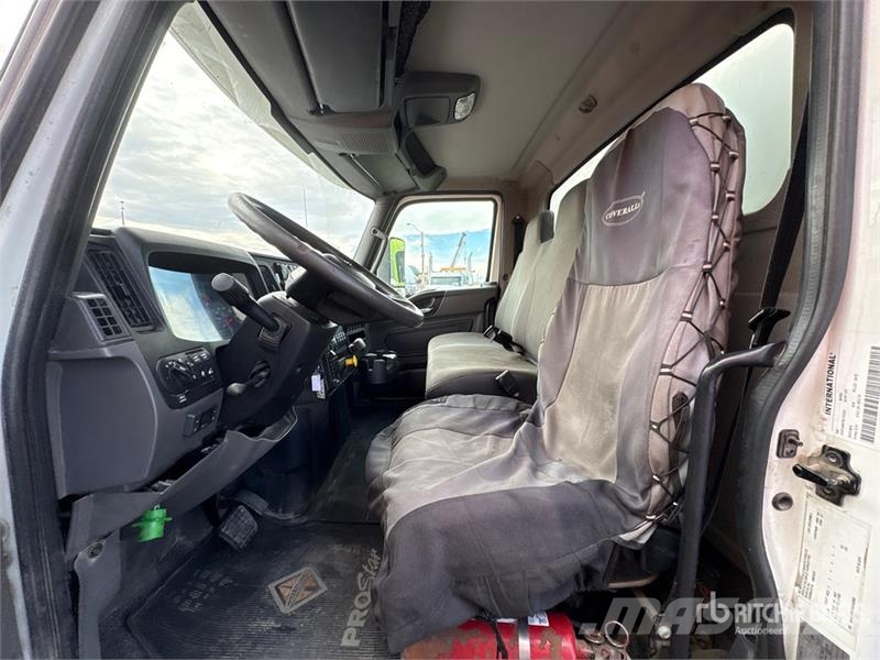 International MV607 4x2 Freight Van Truck Furgons