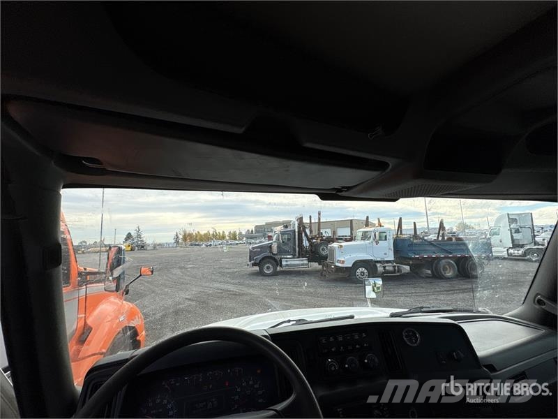 International MV607 4x2 Freight Van Truck Furgons