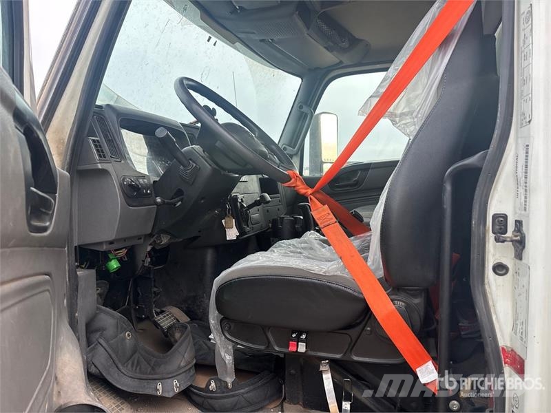 International MV607 4x2 Van Truck Camion cassonati