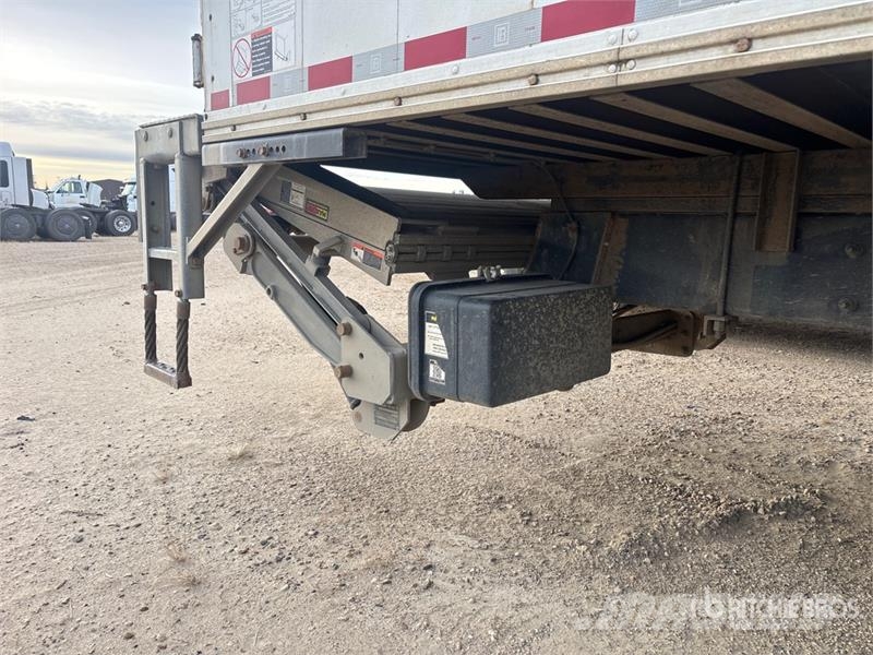 International MV607 4x2 Van Truck Camion cassonati