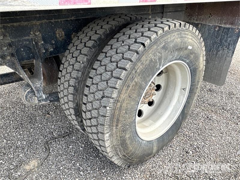 International MV607 4x2 Freight Van Truck Furgons