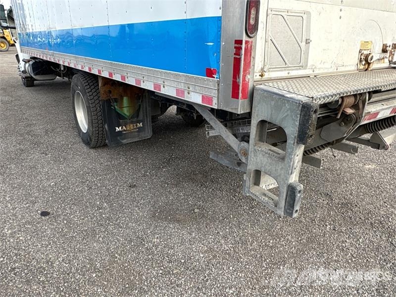 International MV607 4x2 Freight Van Truck Furgons
