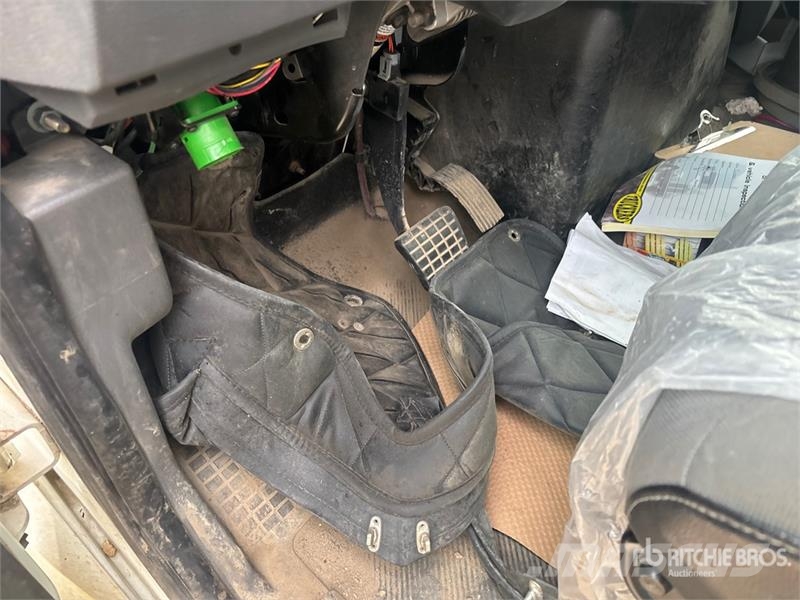 International MV607 4x2 Van Truck Camion cassonati