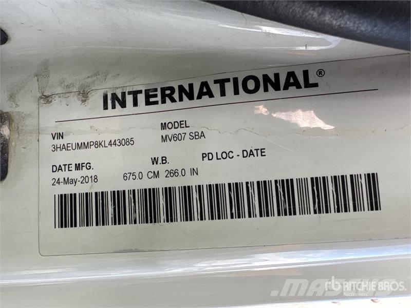 International MV607 4x2 Freight Van Truck Furgons