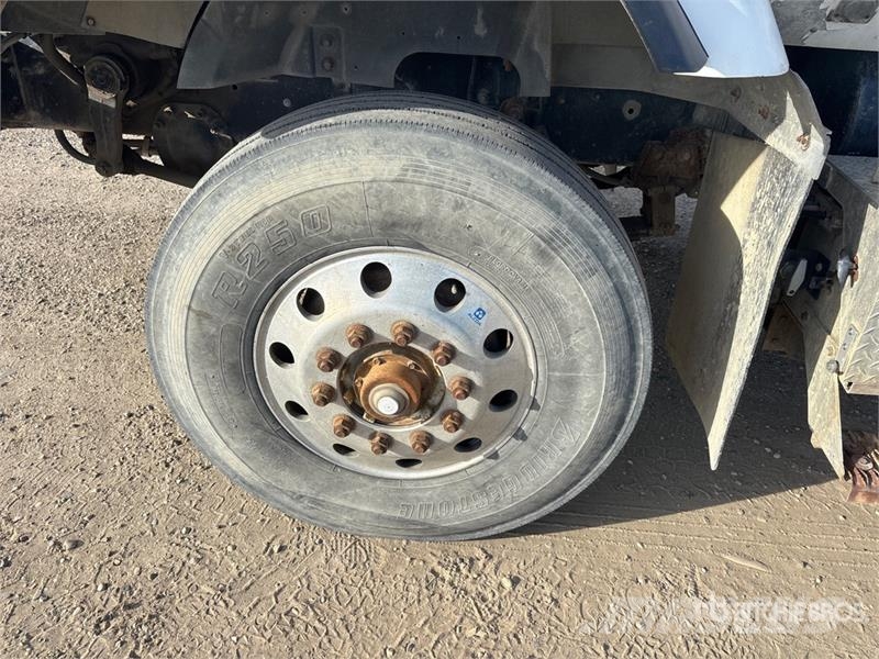 International PayStar 5600i 6x4 T/A Day Cab Truck Tractor Naudoti vilkikai
