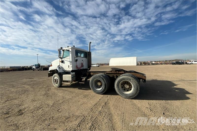 International PayStar 5600i 6x4 T/A Day Cab Truck Tractor Naudoti vilkikai
