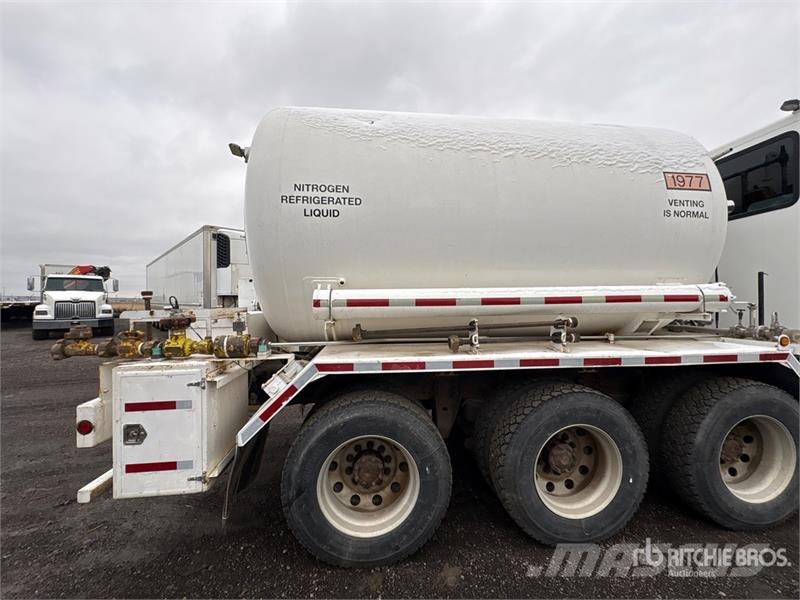 International Paystar 5600i 8x6 Sleeper Nitrogen Truck Специальные грузовики