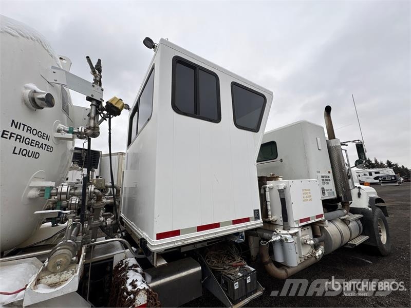 International Paystar 5600i 8x6 Sleeper Nitrogen Truck Специальные грузовики