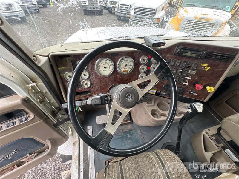International Paystar 5600i 8x6 Coil Tubing Reel Truck Vehicule de recuperare