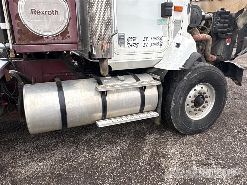 International Paystar 5600i 8x6 Coil Tubing Reel Truck Vehicule de recuperare