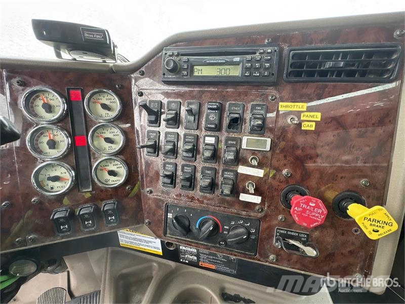 International Paystar 5600i 8x6 Coil Tubing Reel Truck Vehicule de recuperare