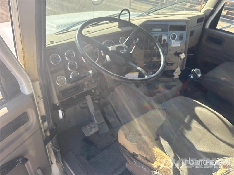 International PayStar 5600i 8x6 Cab and Chassis Kabine i unutrašnjost